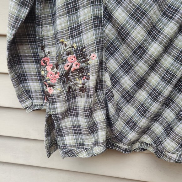 Eddie Bauer Khaki Green Plaid Blouse Floral Embroidered Peasant Boho Country - Picture 9 of 12